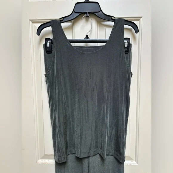 Like New! Women’s Chico’s Jumpsuit. Color Green - Picture 10 of 10